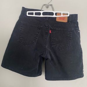 Levi’s women 90s style black shorts